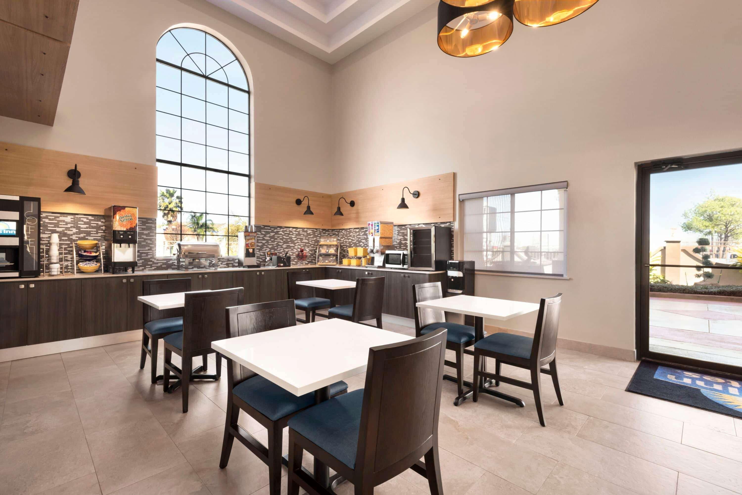 Days Inn & Suites By Wyndham Houston Hobby Airport Eksteriør billede