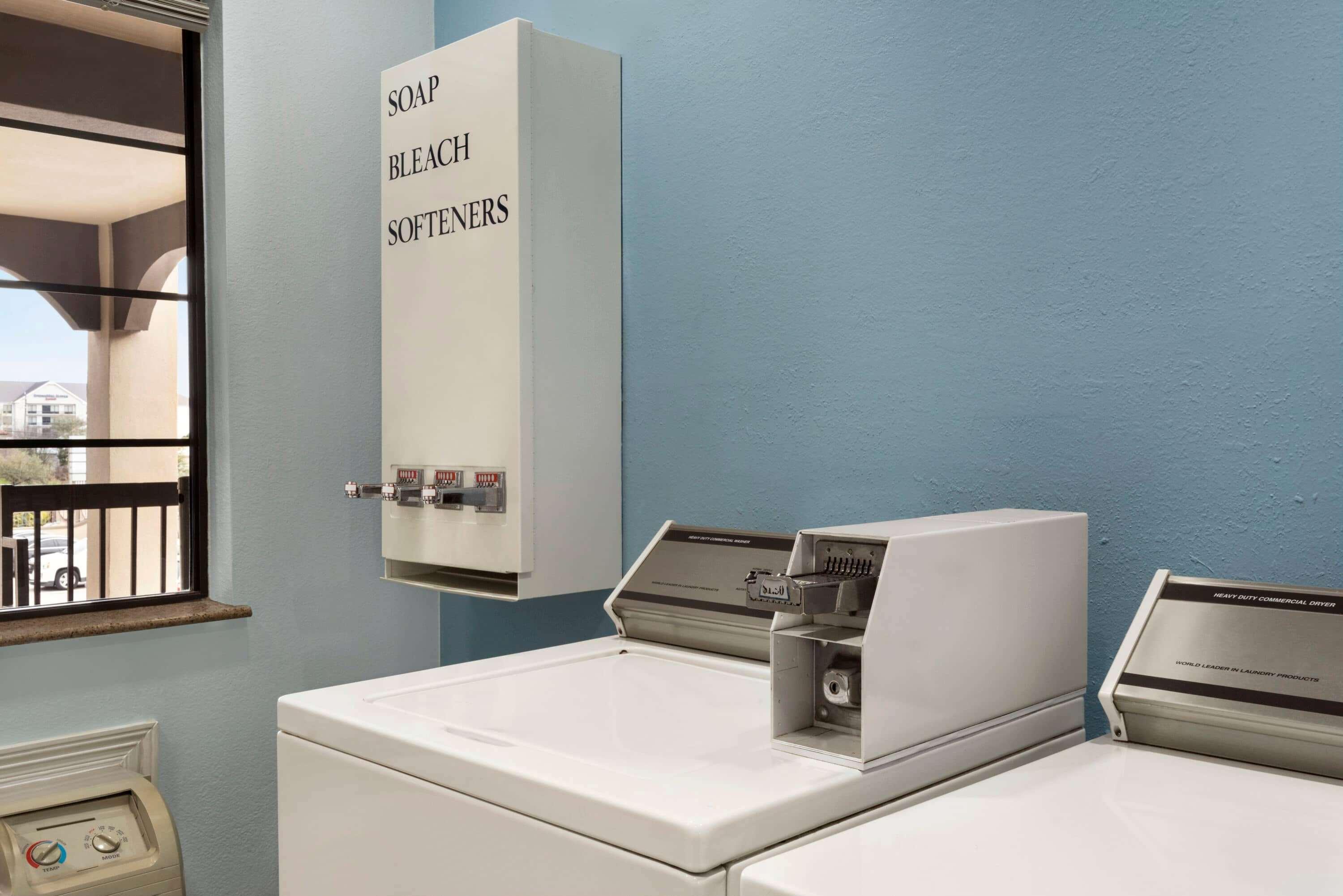Days Inn & Suites By Wyndham Houston Hobby Airport Eksteriør billede