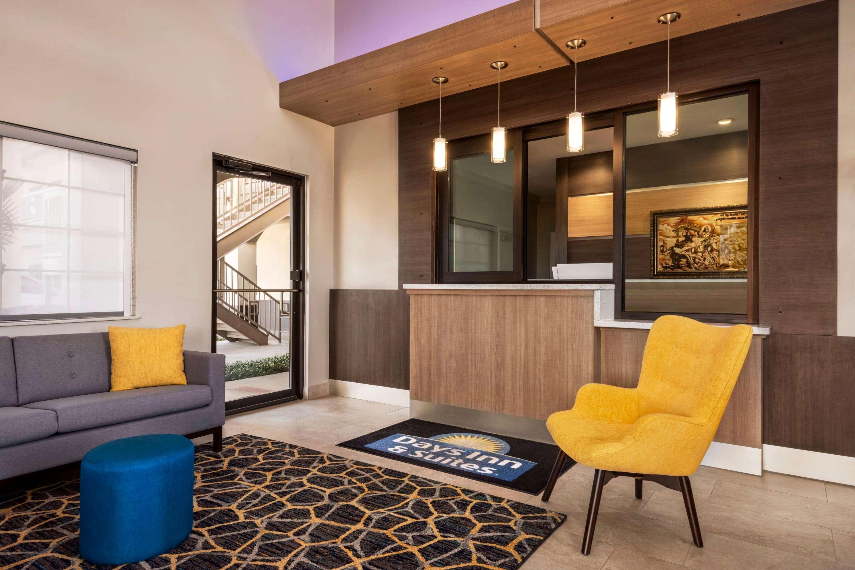 Days Inn & Suites By Wyndham Houston Hobby Airport Eksteriør billede