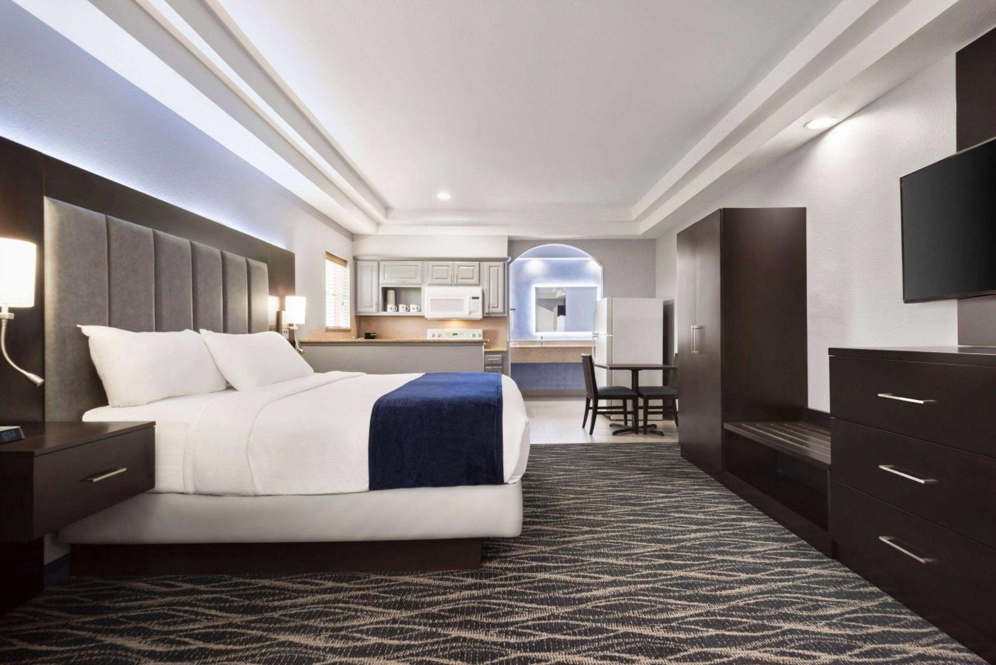 Days Inn & Suites By Wyndham Houston Hobby Airport Eksteriør billede