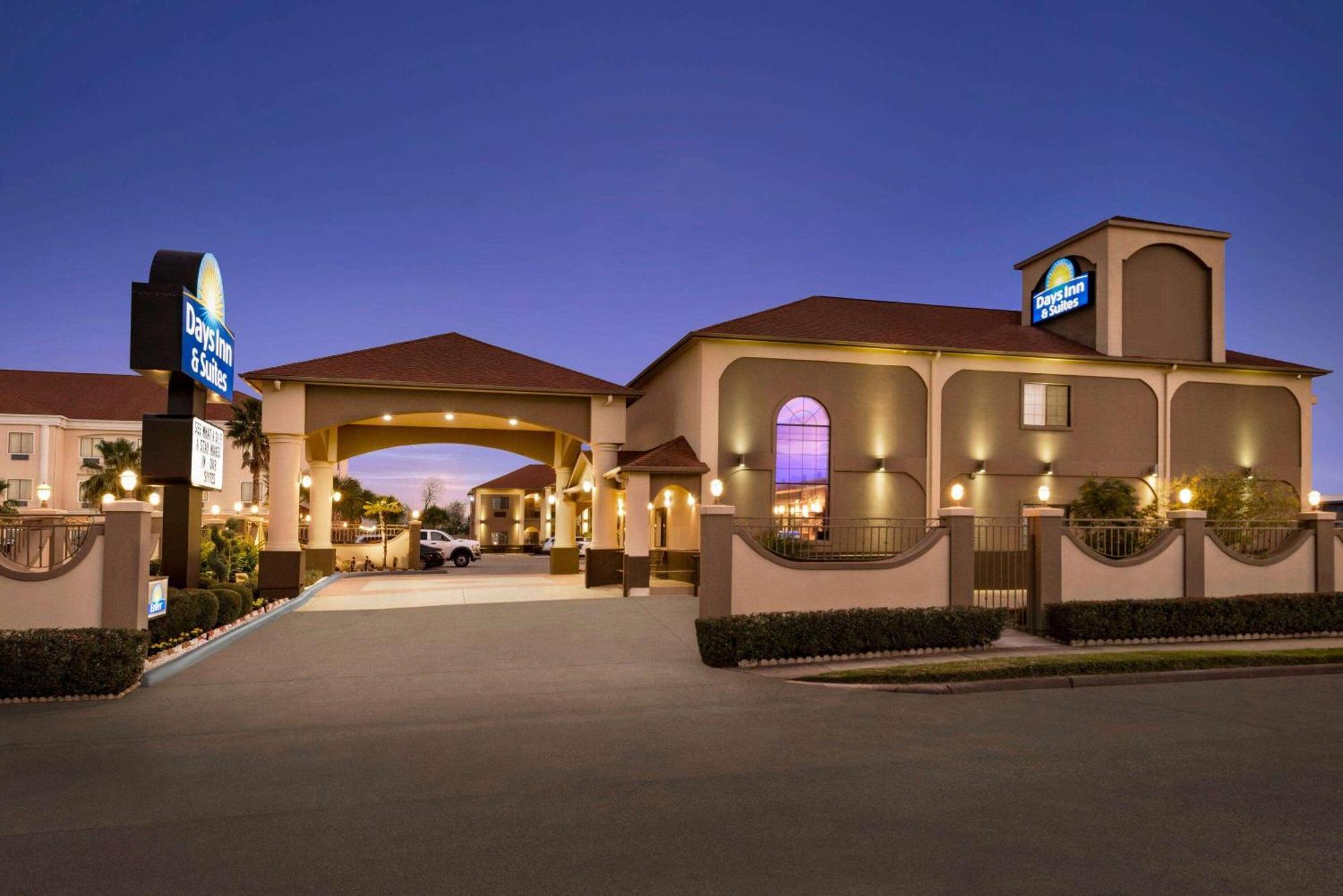 Days Inn & Suites By Wyndham Houston Hobby Airport Eksteriør billede