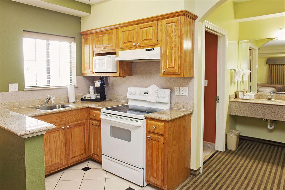 Days Inn & Suites By Wyndham Houston Hobby Airport Eksteriør billede