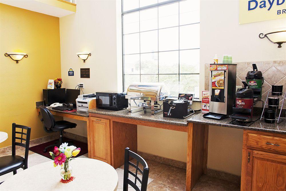 Days Inn & Suites By Wyndham Houston Hobby Airport Eksteriør billede
