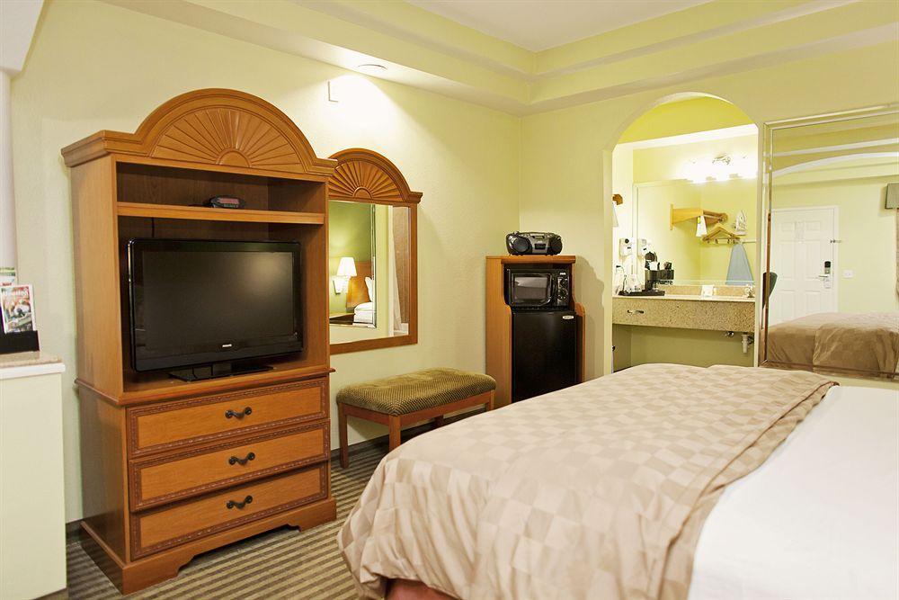 Days Inn & Suites By Wyndham Houston Hobby Airport Eksteriør billede
