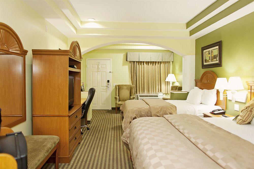 Days Inn & Suites By Wyndham Houston Hobby Airport Eksteriør billede