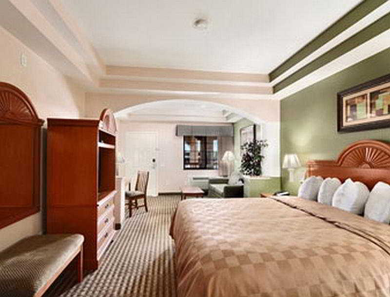 Days Inn & Suites By Wyndham Houston Hobby Airport Eksteriør billede