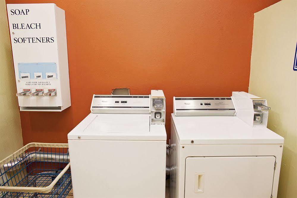 Days Inn & Suites By Wyndham Houston Hobby Airport Eksteriør billede